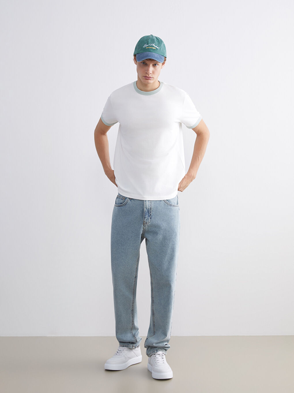 700 Straight Fit Men's Jeans