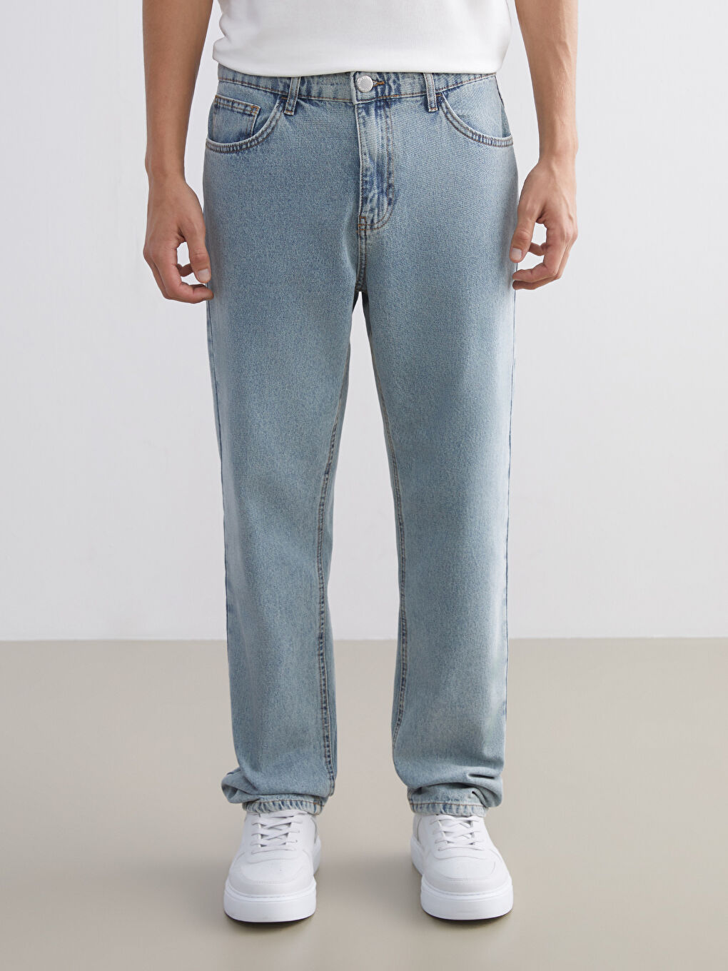 700 Straight Fit Men's Jeans-1