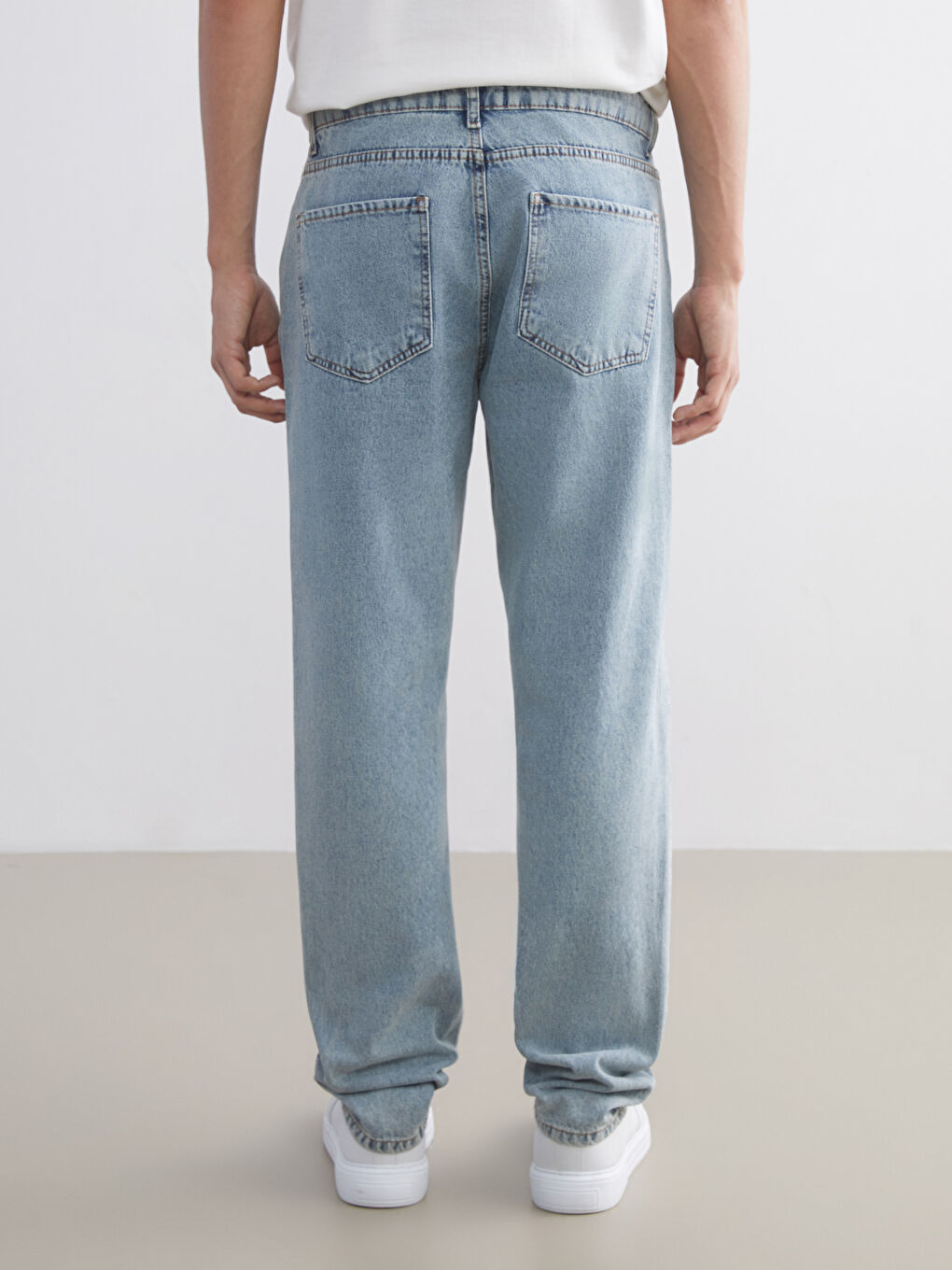 700 Straight Fit Men's Jeans-3