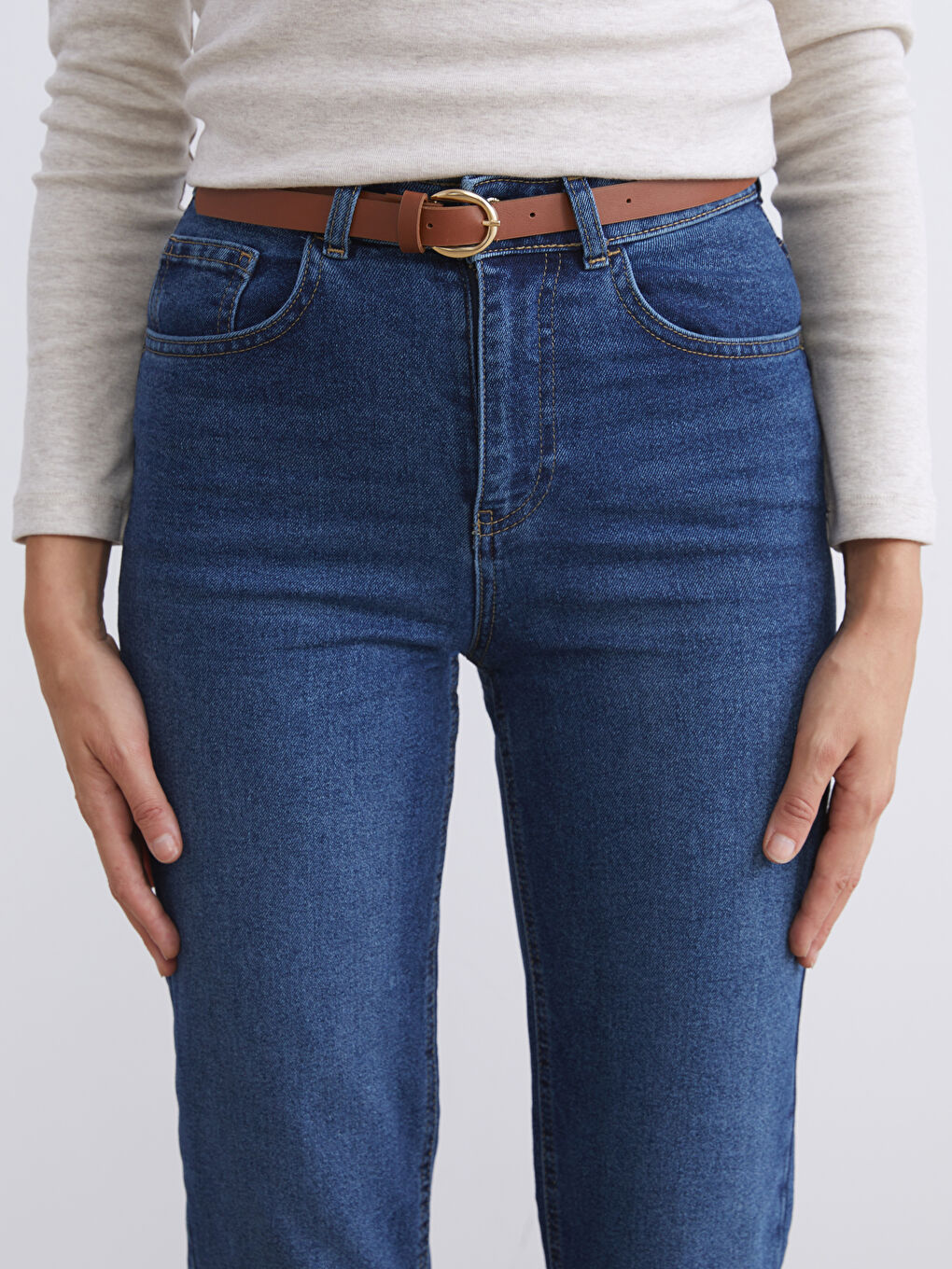 İndigo Beli Kemerli Mom Fit Kadın Jean Pantolon-2