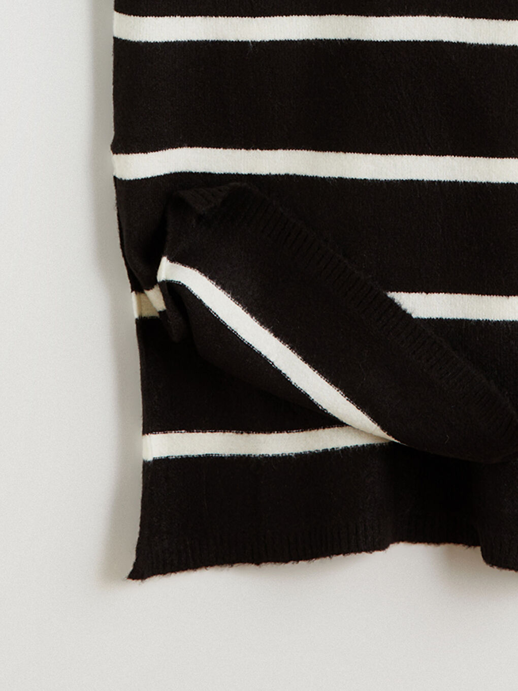 ქალი შავი კაბა-5