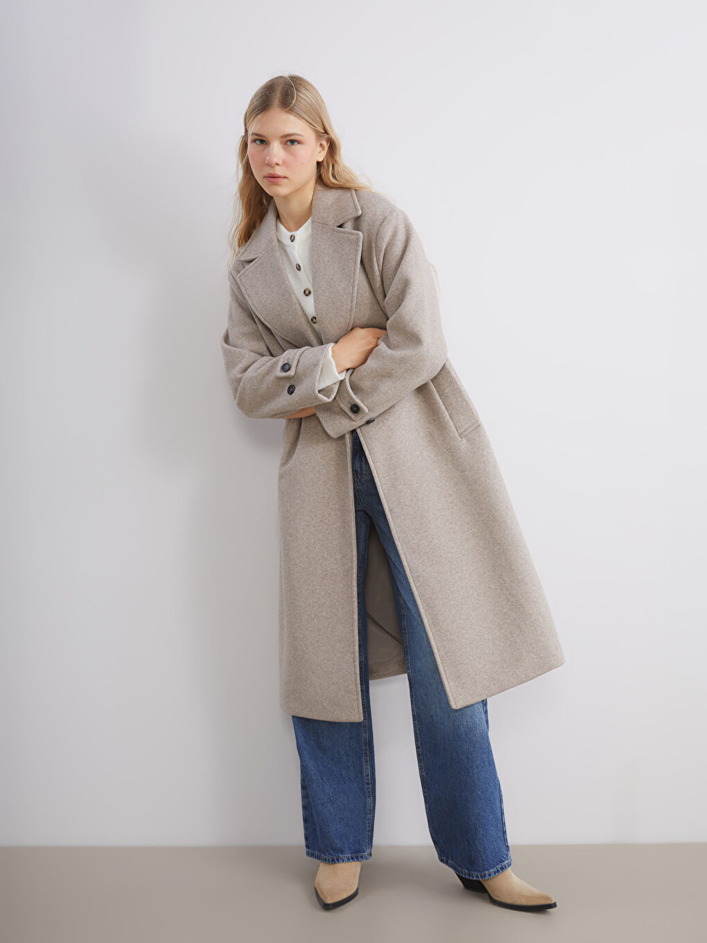 Bej Kruvaze Yaka Kadın Kaşe Kaban-1