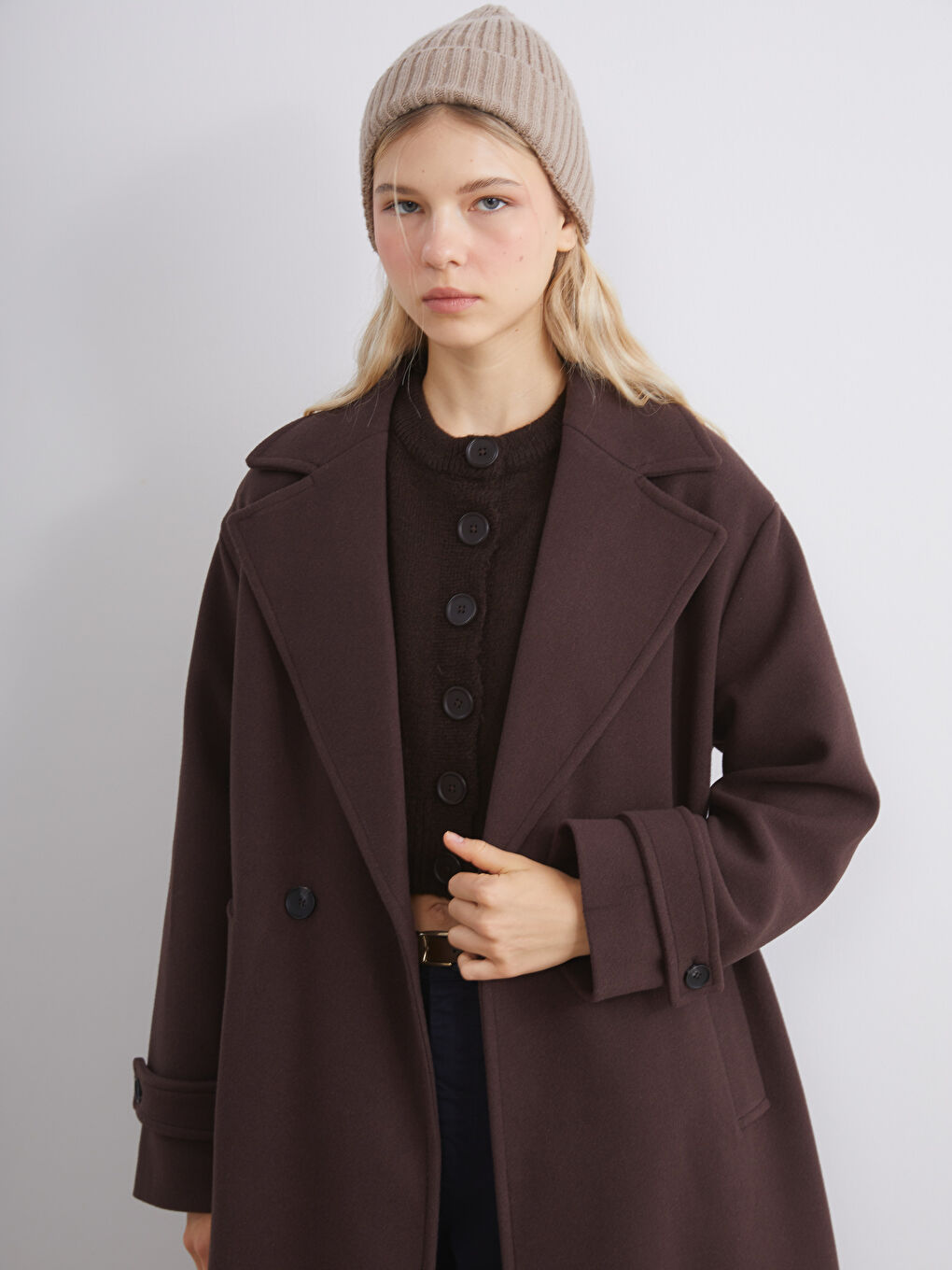 Kahverengi Kruvaze Yaka Kadın Kaşe Kaban