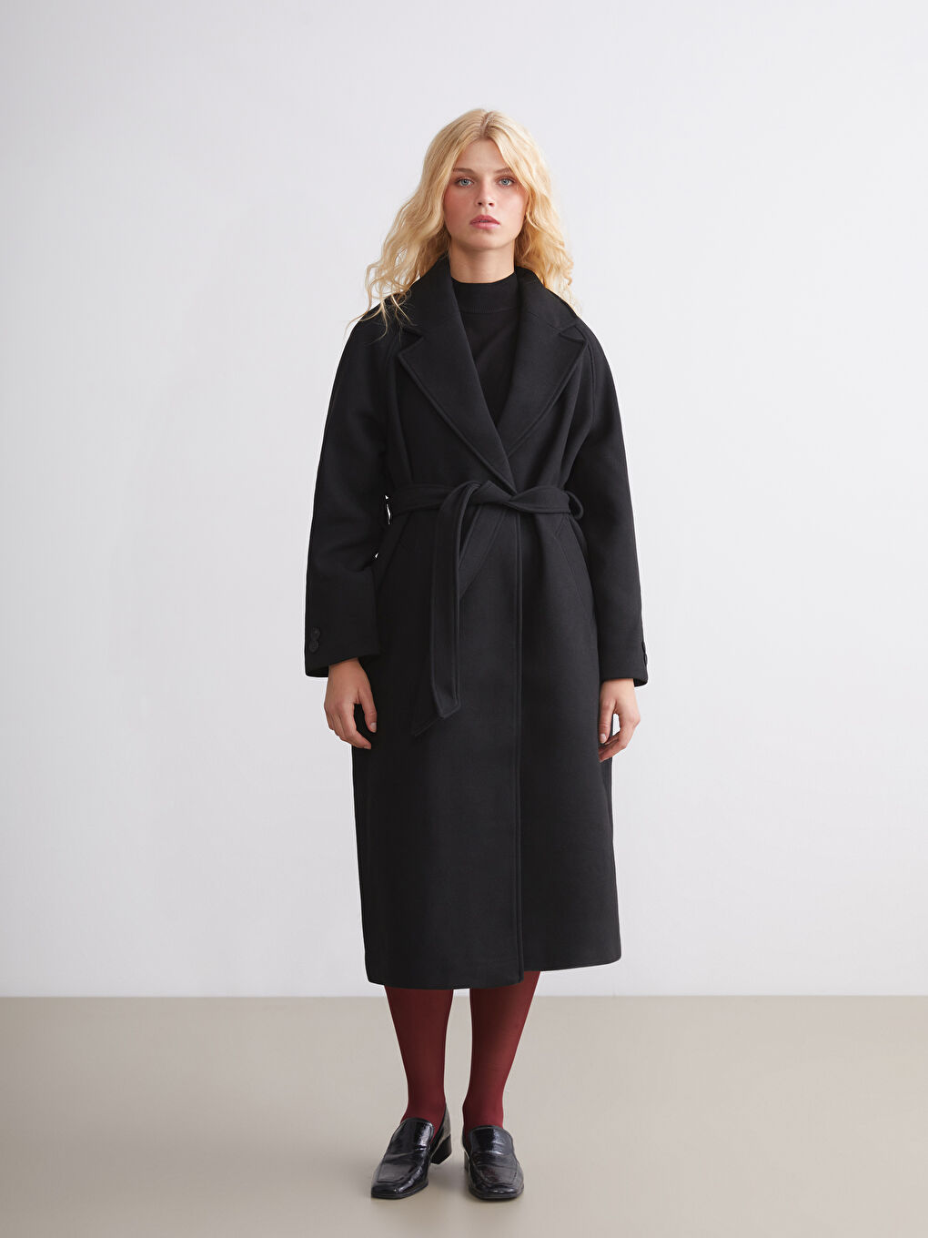 Siyah Kruvaze Yaka Kadın Kaşe Kaban