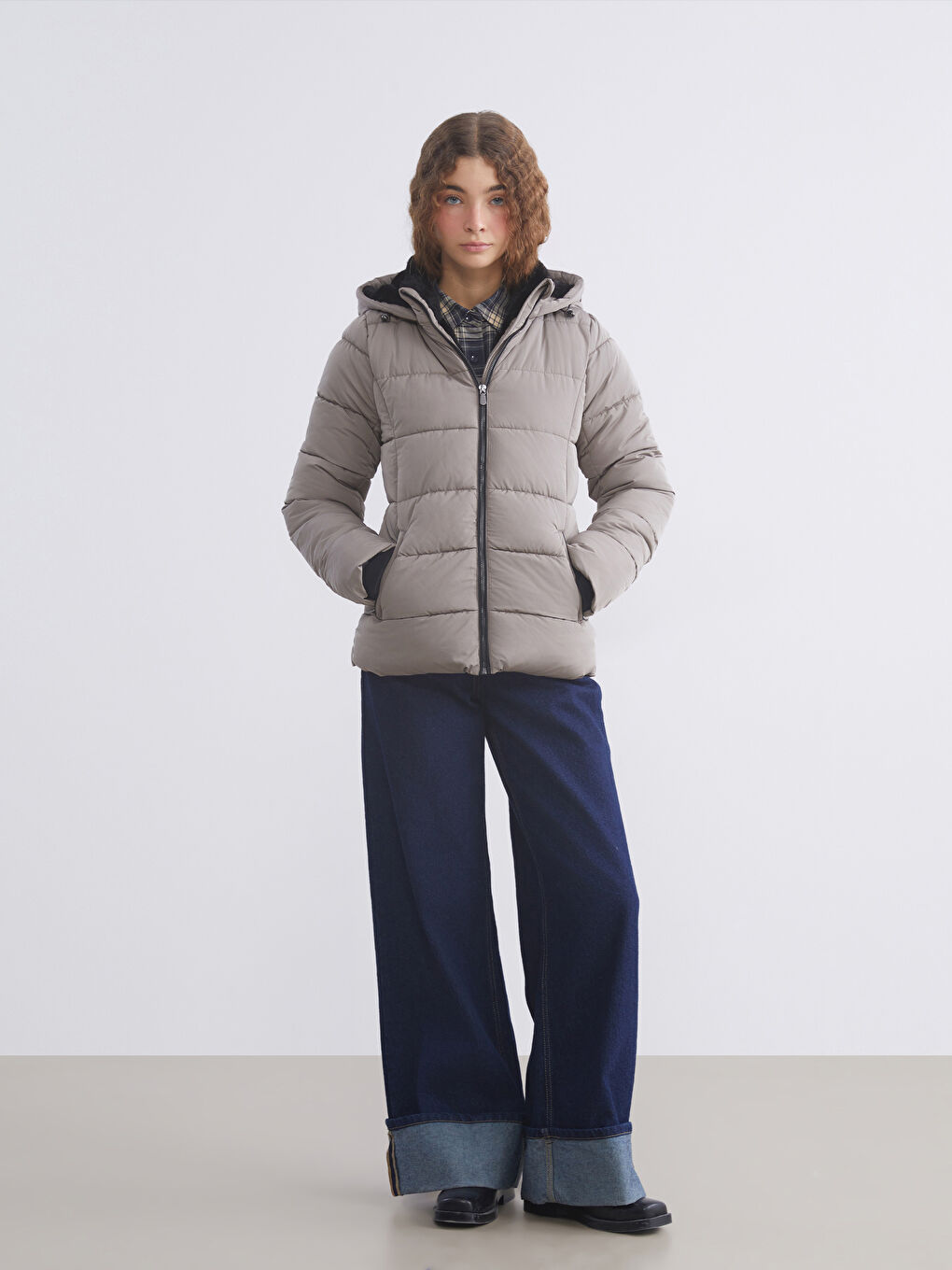 Kahverengi Kapüşonlu Kadın Şişme Mont-1