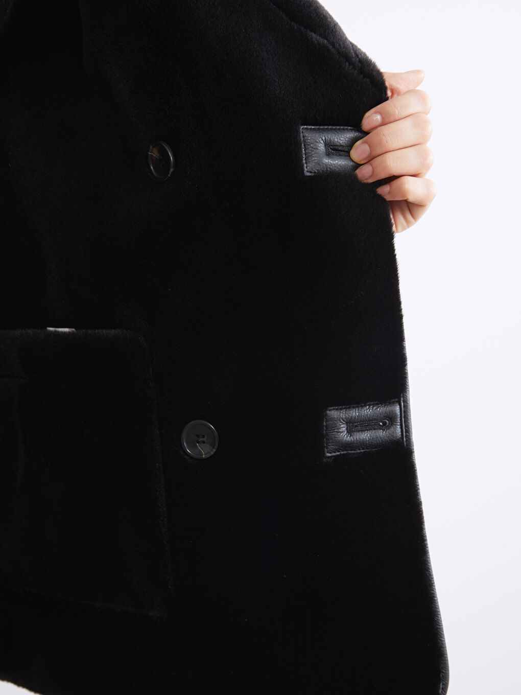 Siyah Kruvaze Yaka Kadın Deri Görünümlü Mont-3