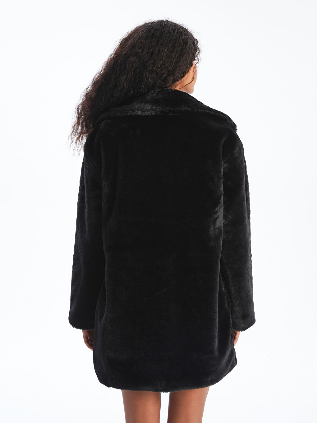 Siyah Ceket Yaka Kadın Pelüş Kaban-4