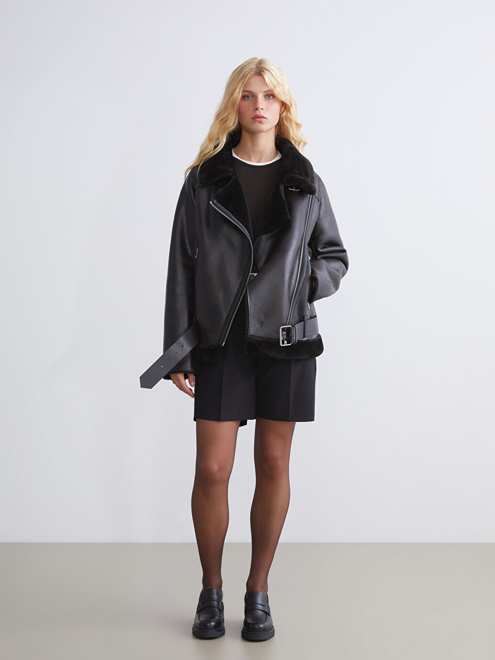 Siyah Pelüş Biker Yaka Kadın Deri Görünümlü Mont-1