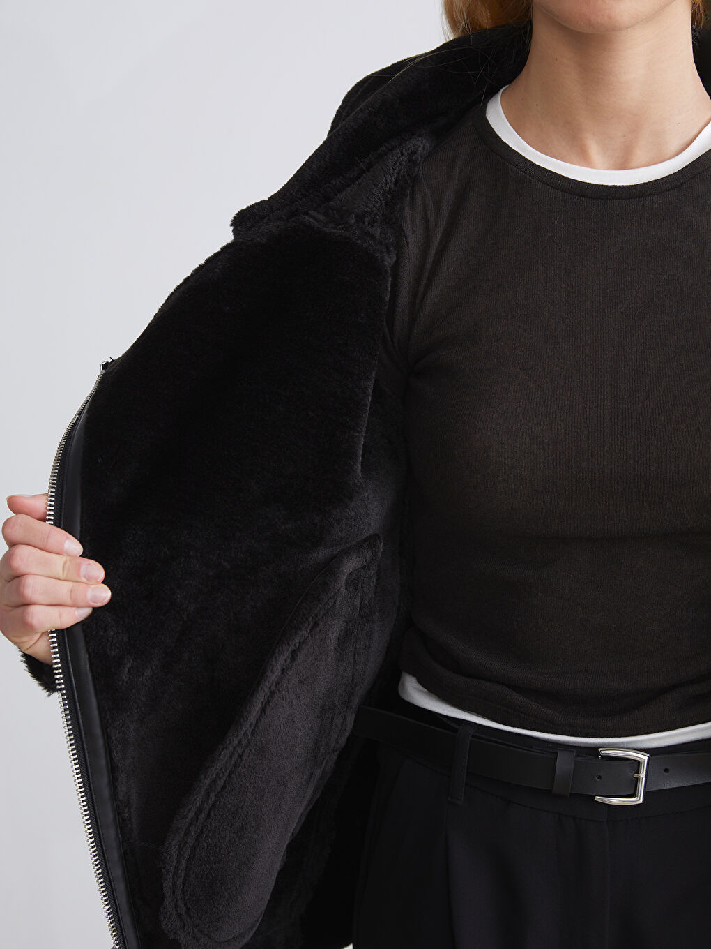 Siyah Pelüş Biker Yaka Kadın Deri Görünümlü Mont-3