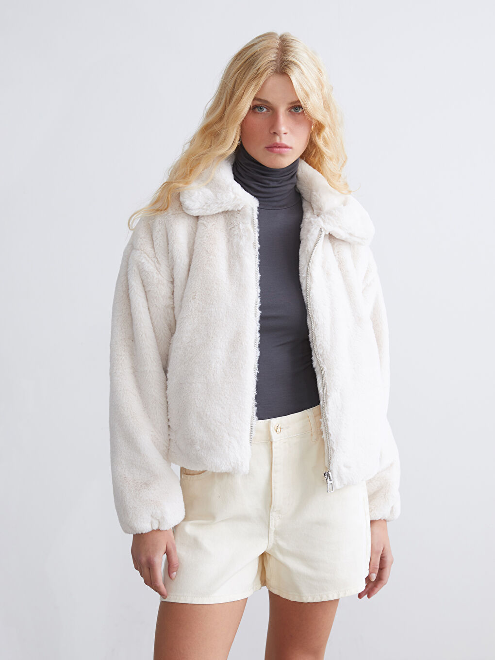 Ekru Gömlek Yaka Kadın Pelüş Mont