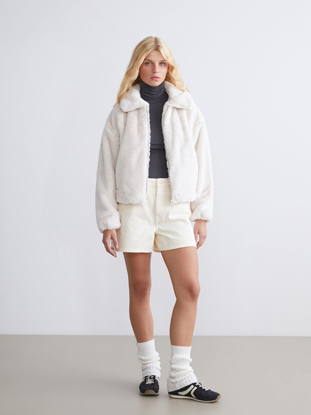 Ekru Gömlek Yaka Kadın Pelüş Mont-1