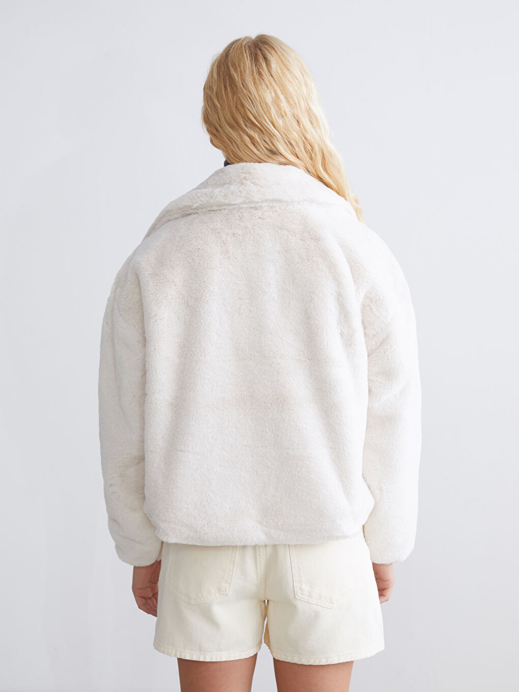 Ekru Gömlek Yaka Kadın Pelüş Mont-4