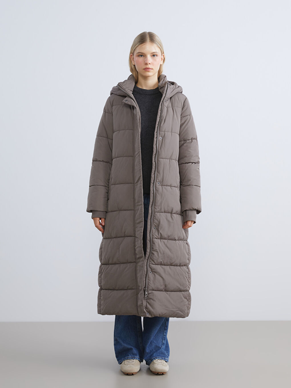 Kahverengi Kapüşonlu Kapitone Kadın Şişme Mont-1