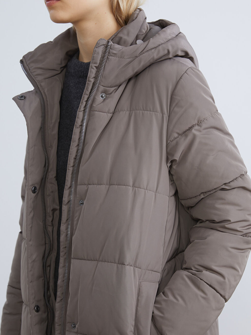 Kahverengi Kapüşonlu Kapitone Kadın Şişme Mont-2