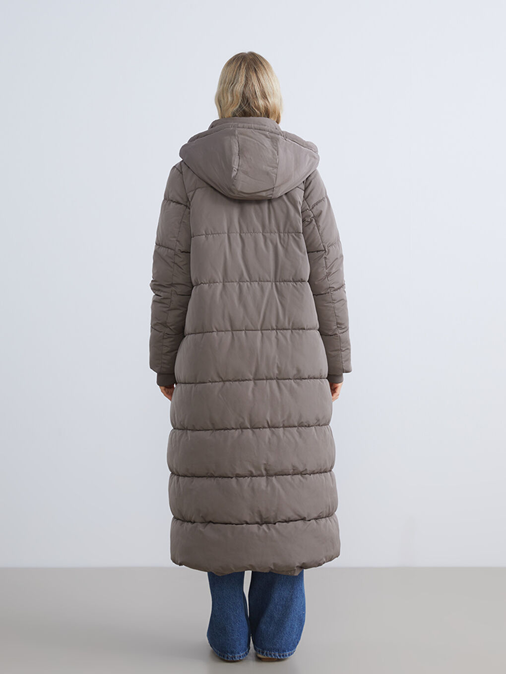 Kahverengi Kapüşonlu Kapitone Kadın Şişme Mont-4