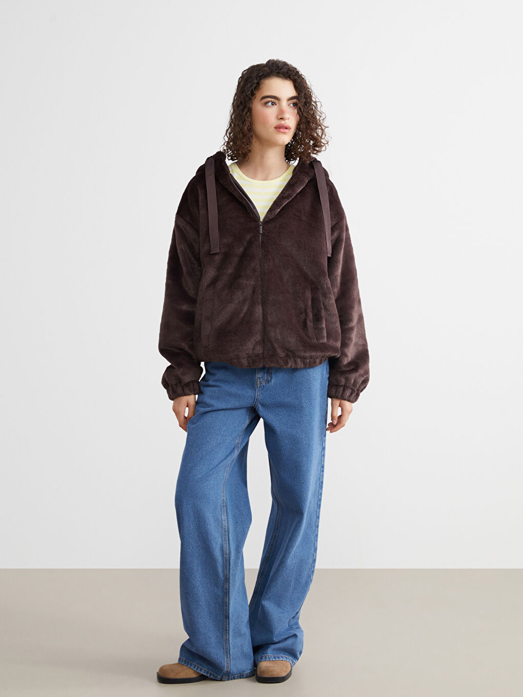 Kahverengi Kapüşonlu Oversize Kadın Pelüş Ceket-1