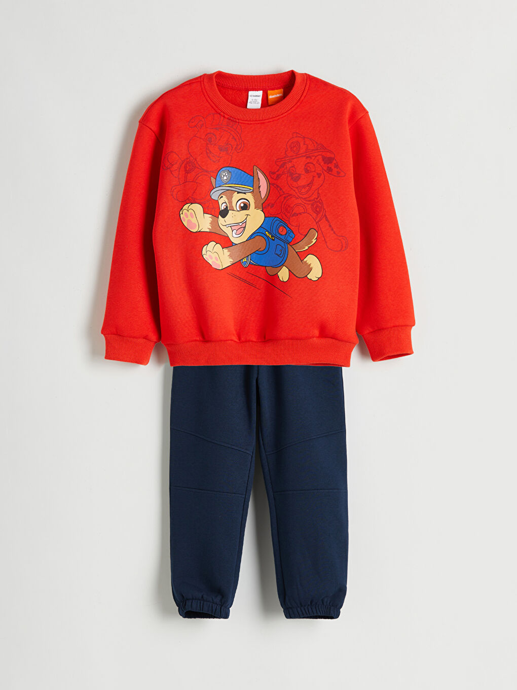 طقم أحمر طفل رضيع