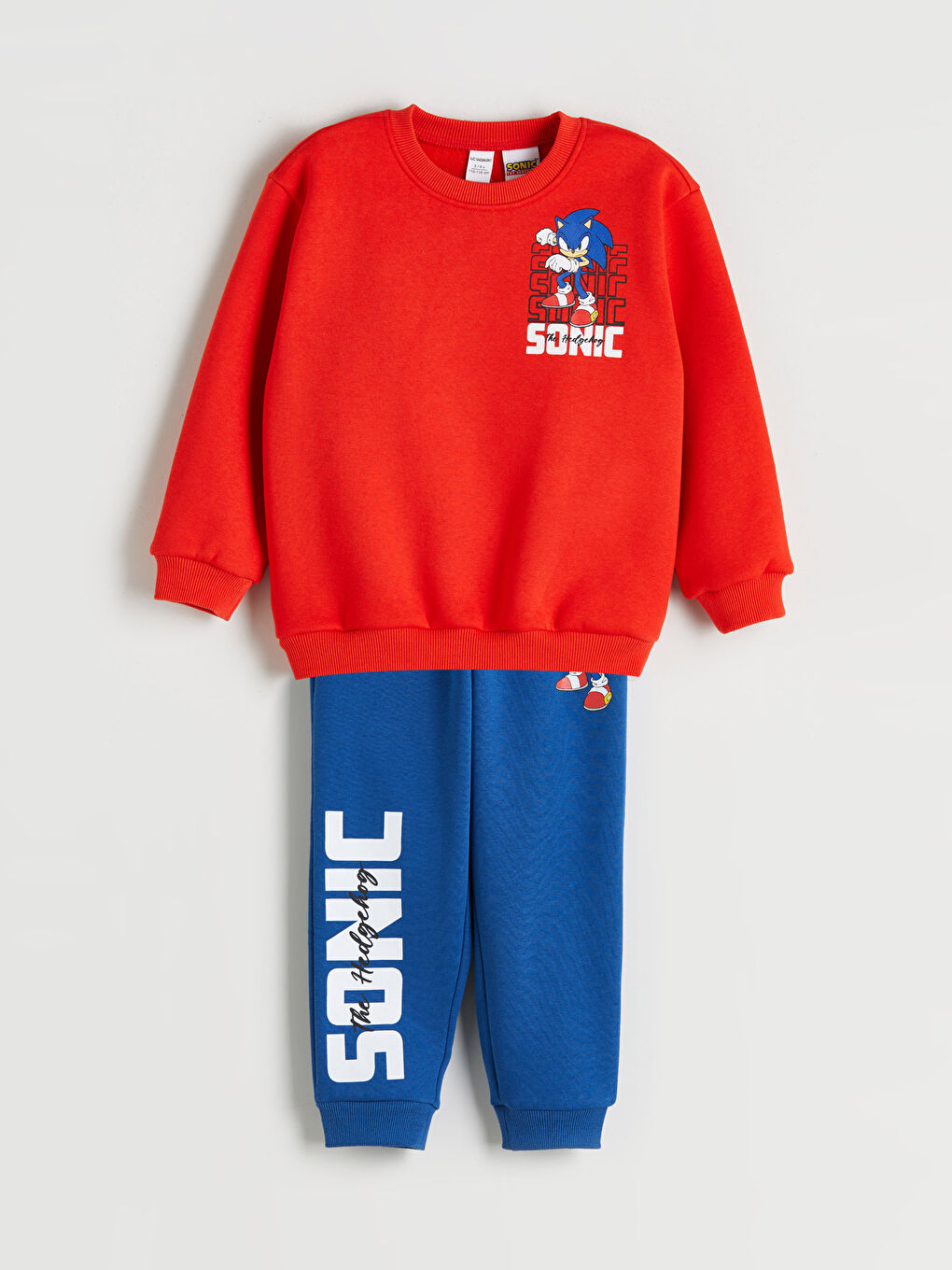 طقم أحمر ولد