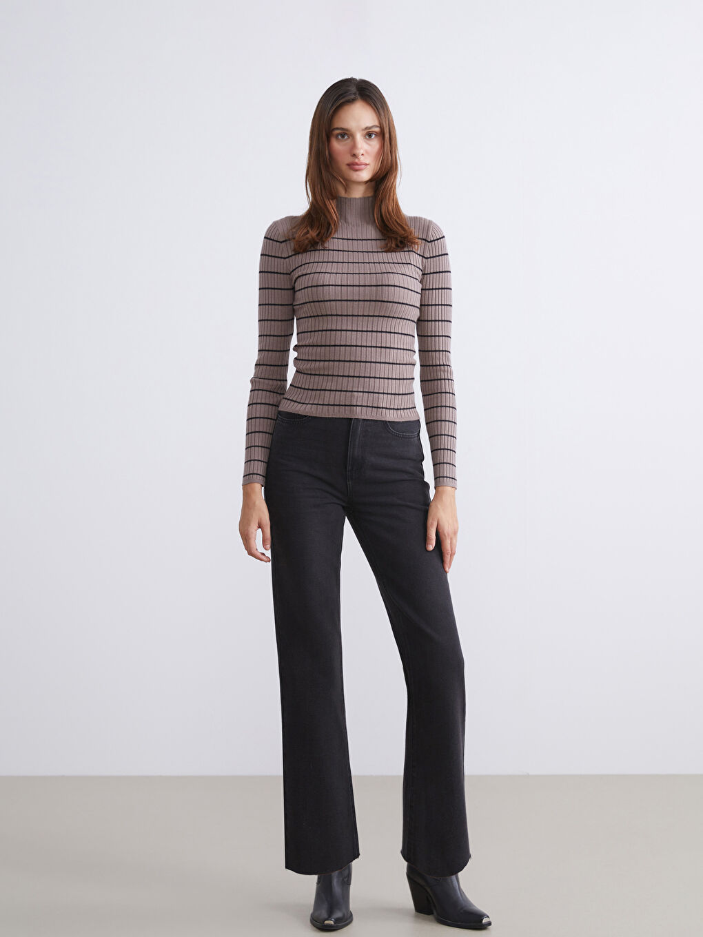 პირდაპირი ფორმის ქალებისთვის ჯინსი