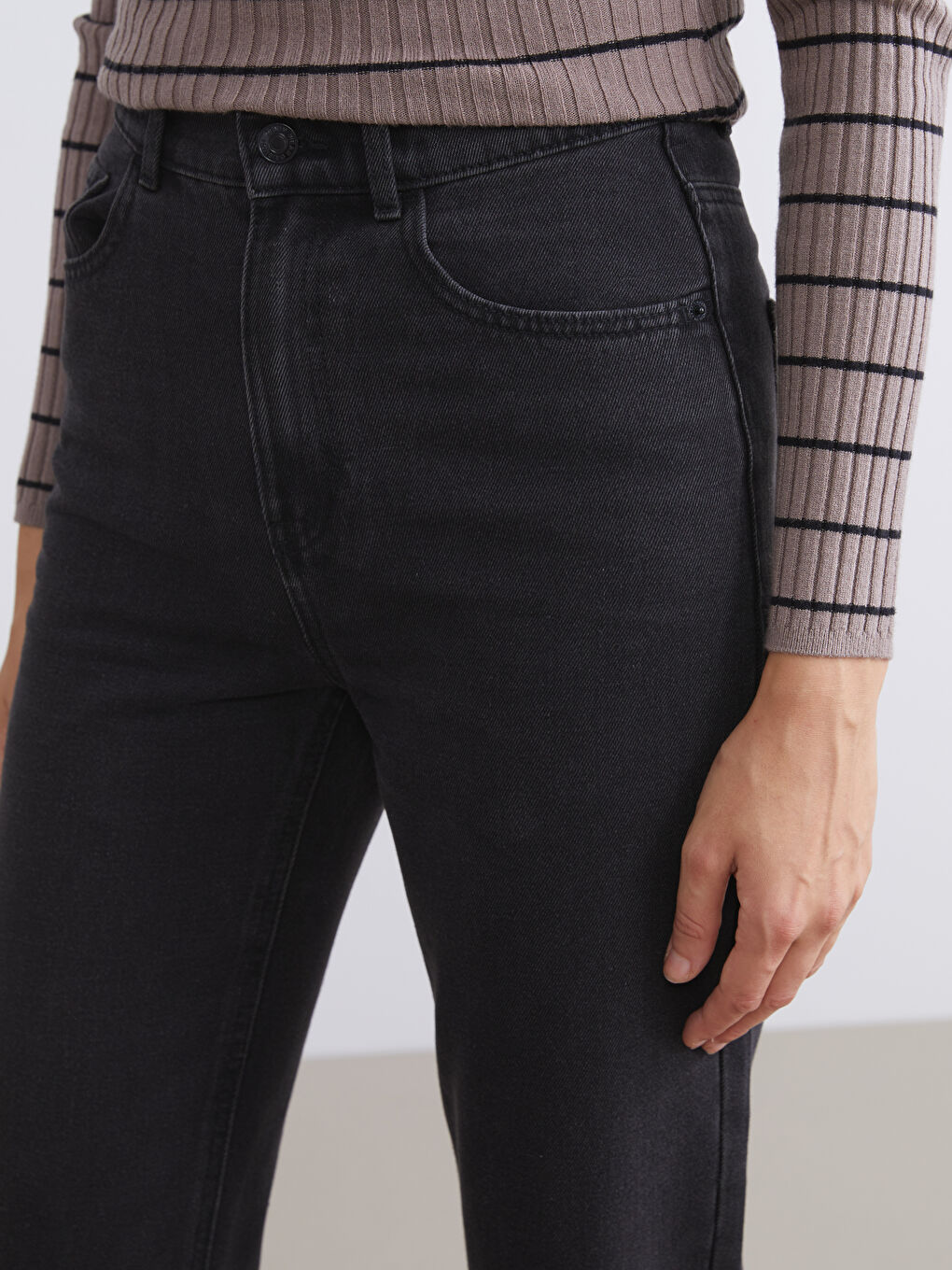 პირდაპირი ფორმის ქალებისთვის ჯინსი-2