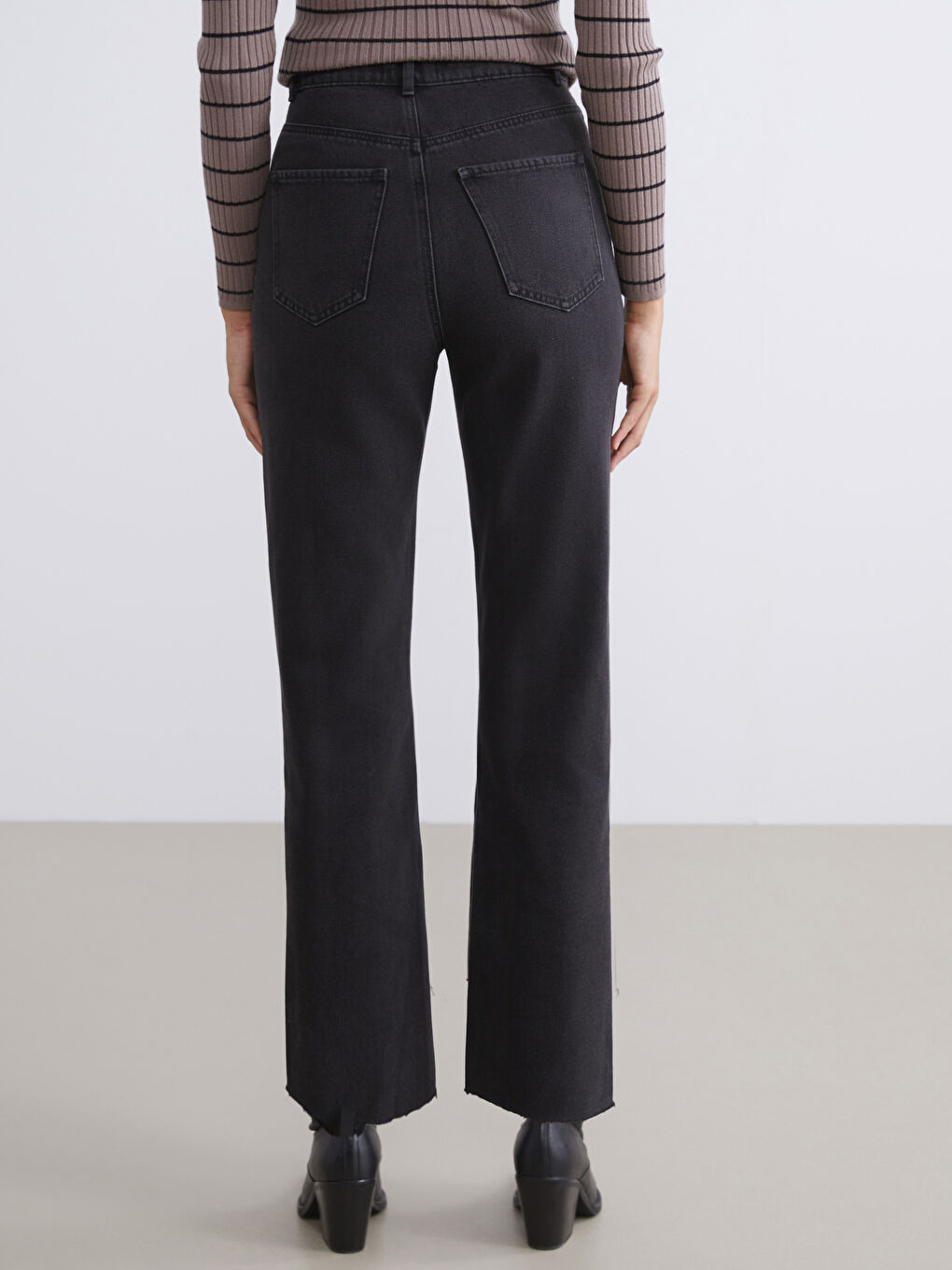 პირდაპირი ფორმის ქალებისთვის ჯინსი-3