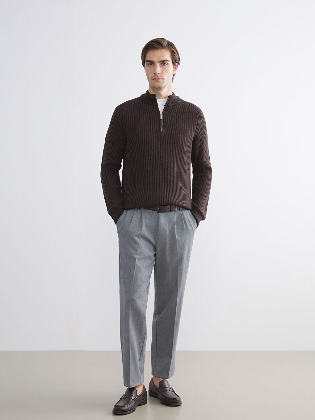 Kahverengi Dik Yaka Uzun Kollu Erkek Triko Kazak-1