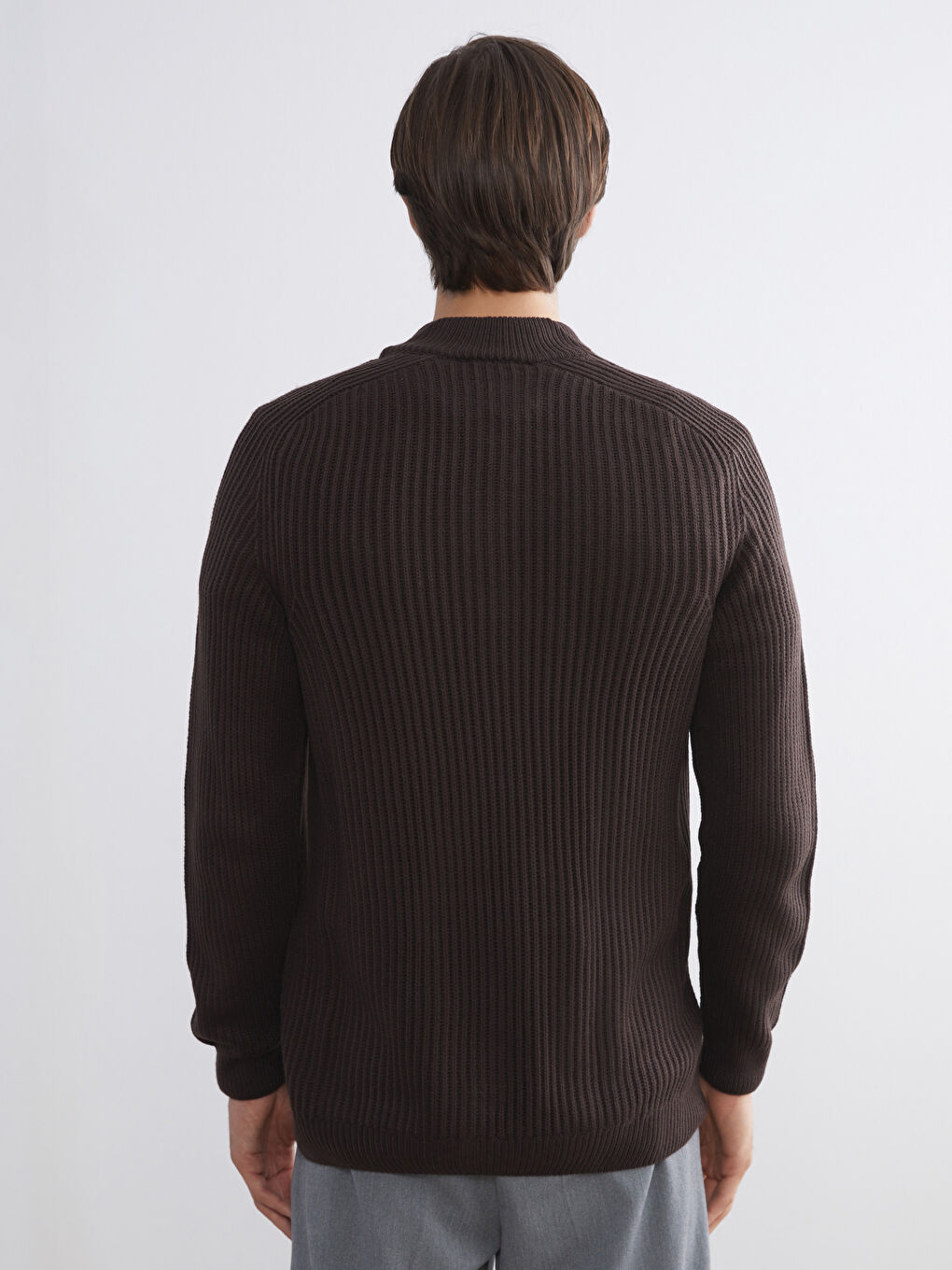 Kahverengi Dik Yaka Uzun Kollu Erkek Triko Kazak-3