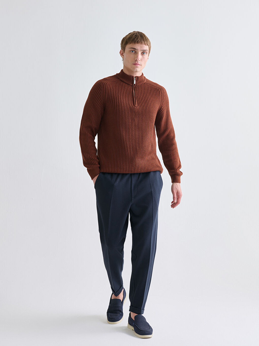 Kahverengi Dik Yaka Uzun Kollu Erkek Triko Kazak-1