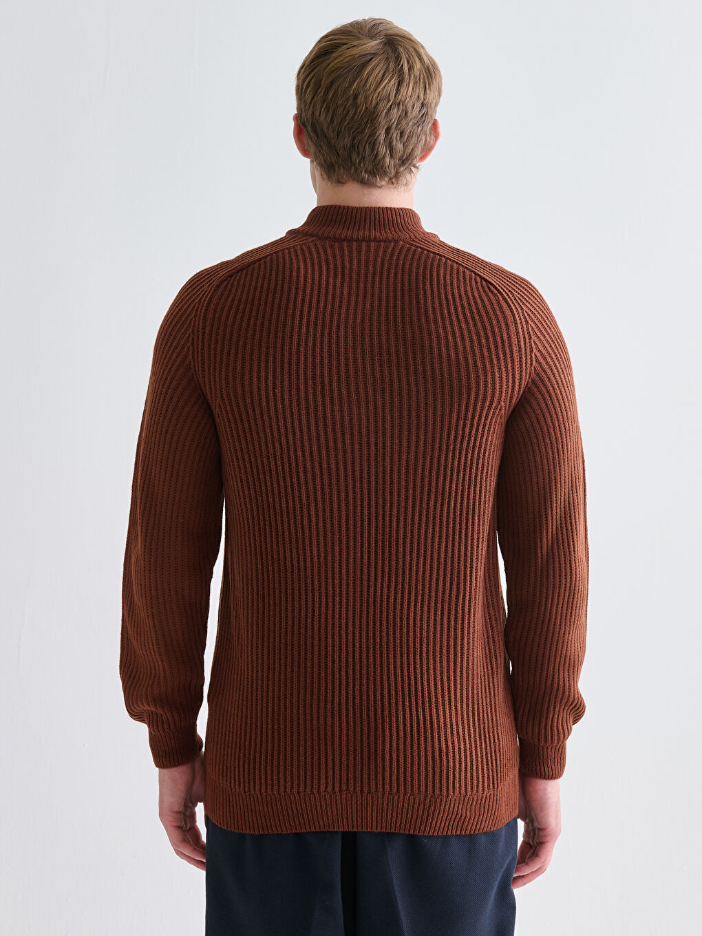 Kahverengi Dik Yaka Uzun Kollu Erkek Triko Kazak-3