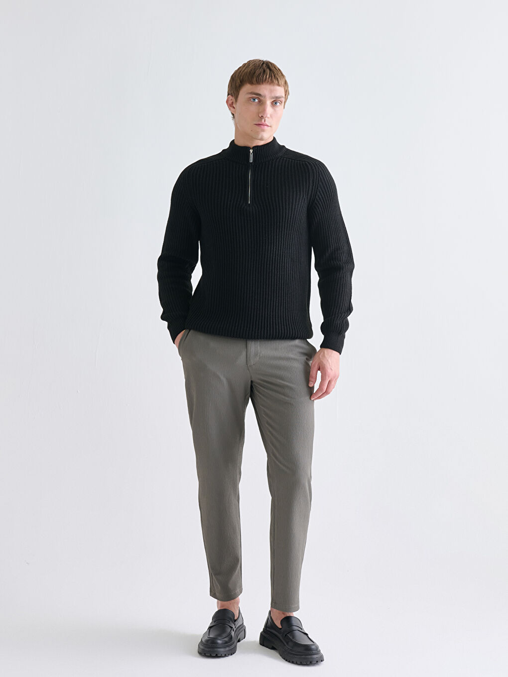 Siyah Dik Yaka Uzun Kollu Erkek Triko Kazak-2