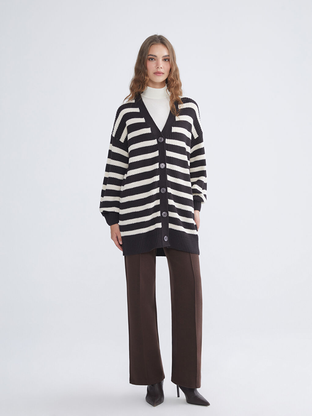 کاردیگان تریکۆ یاخەی V خەتخەت بۆ ژنان-1