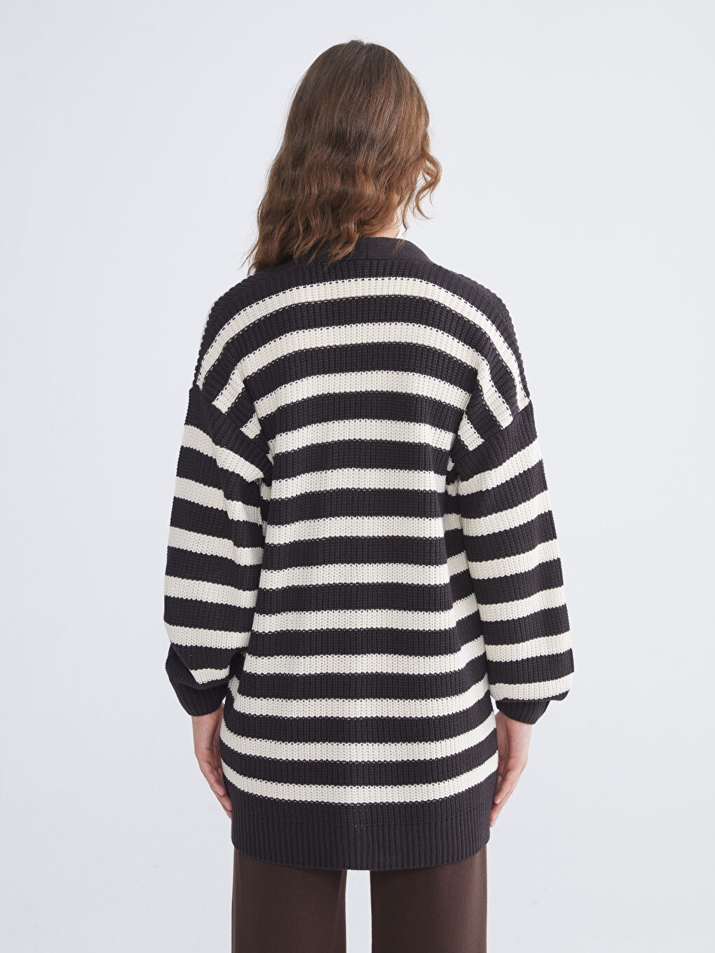 کاردیگان تریکۆ یاخەی V خەتخەت بۆ ژنان-3