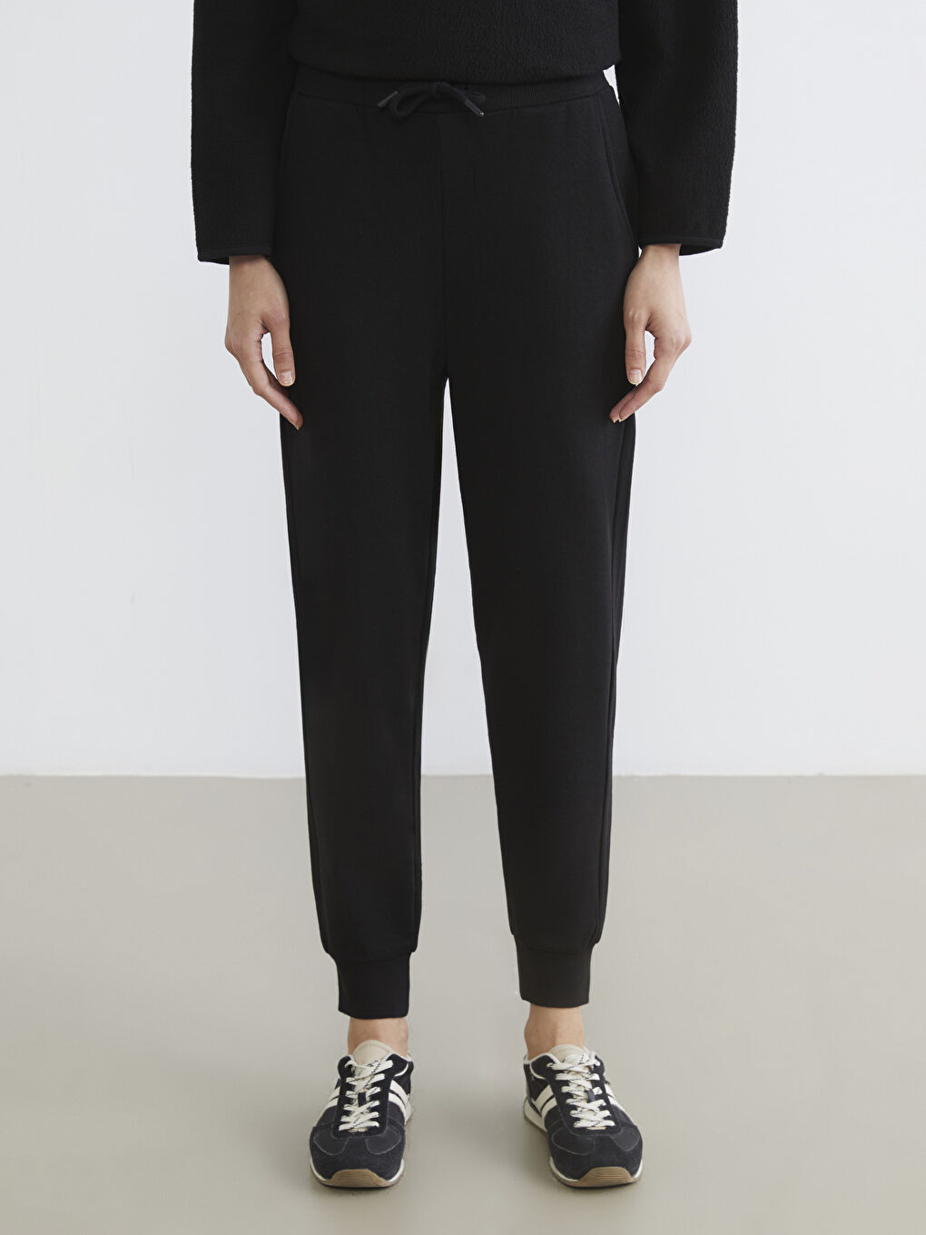 بنطال رياضي رياضي أسود امرأة-1