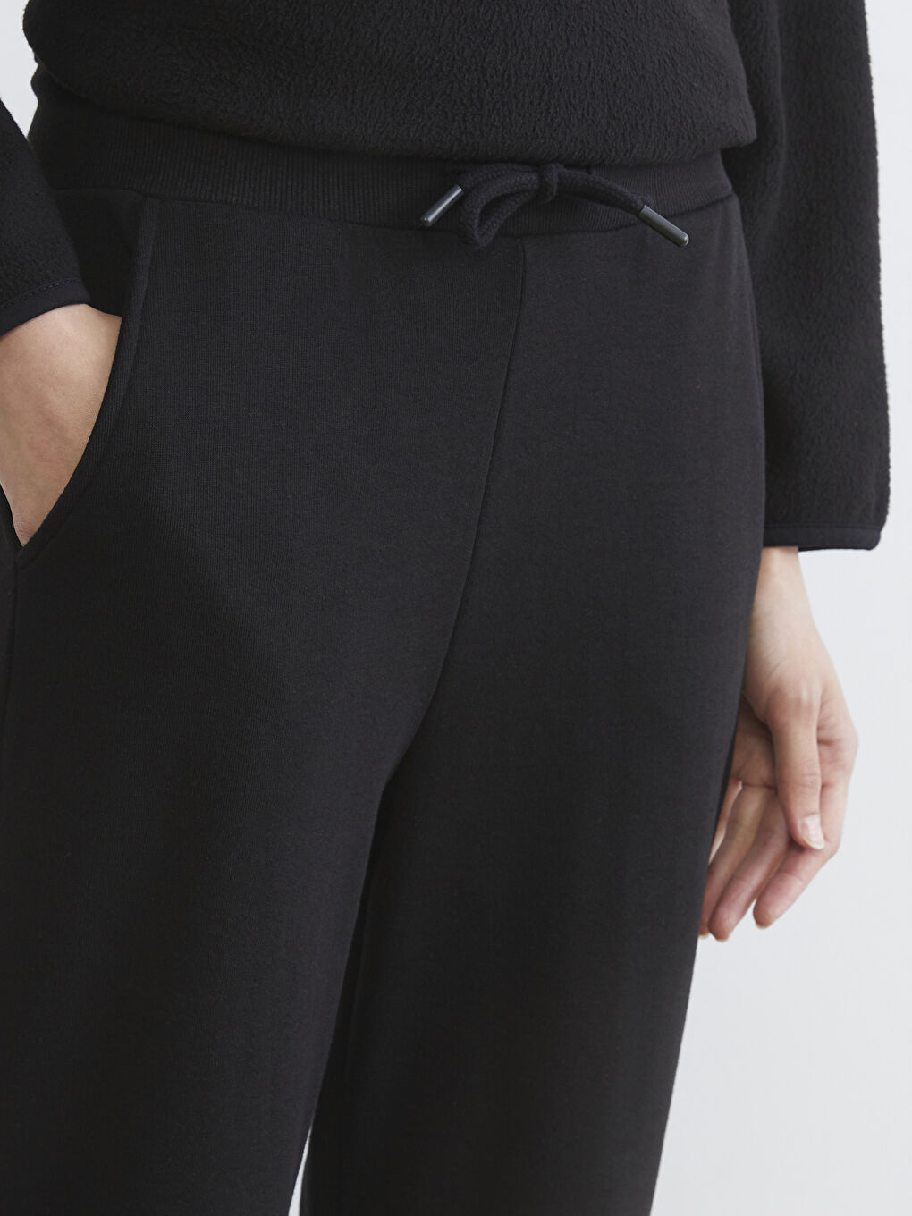 بنطال رياضي رياضي أسود امرأة-2