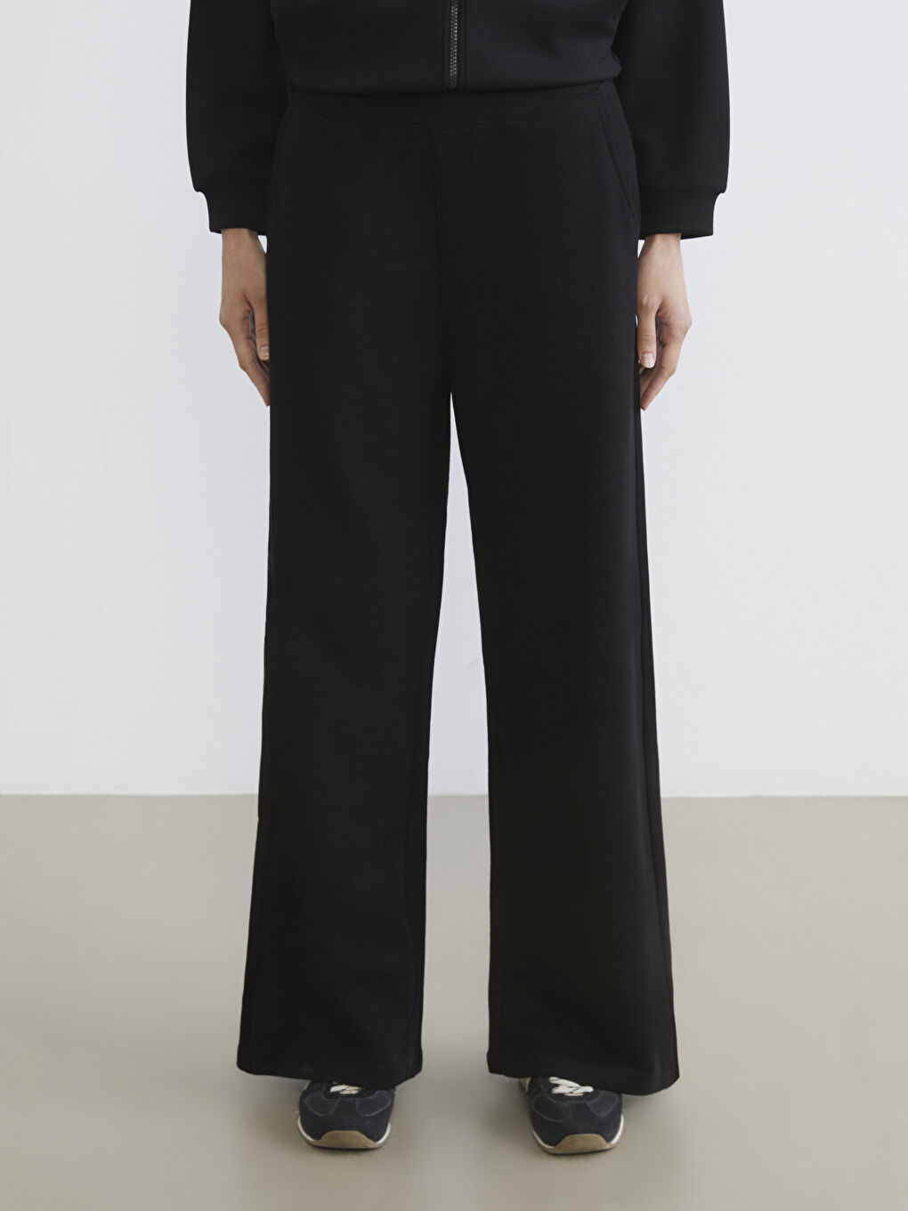 Elasticated Waist Wide Leg Women's Sweatpants-1