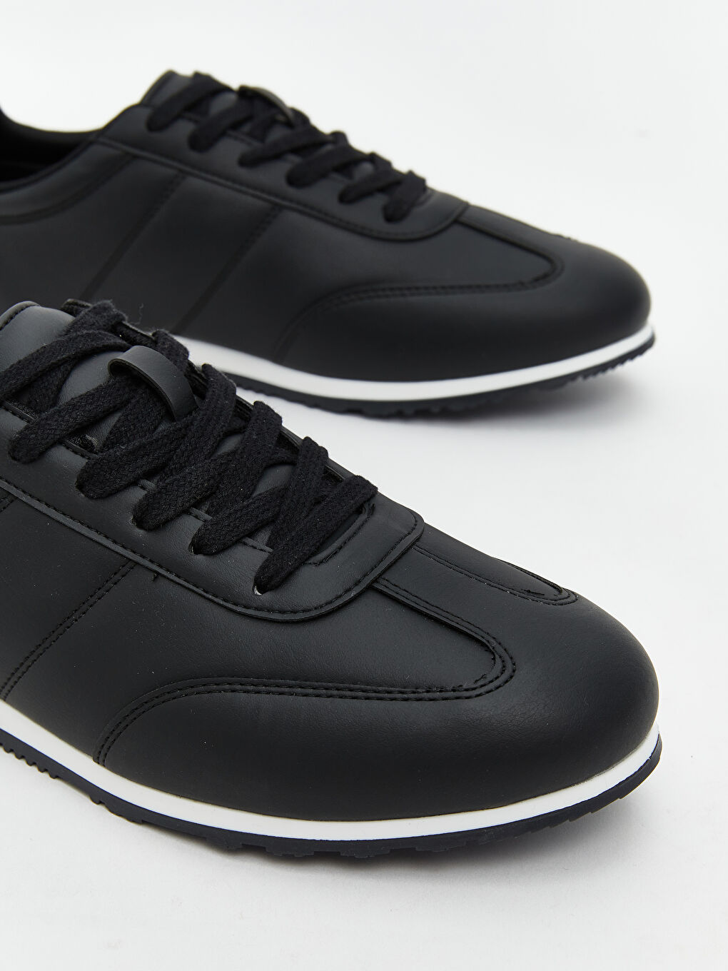 Siyah Deri Görünümlü Erkek Spor Ayakkabı-2