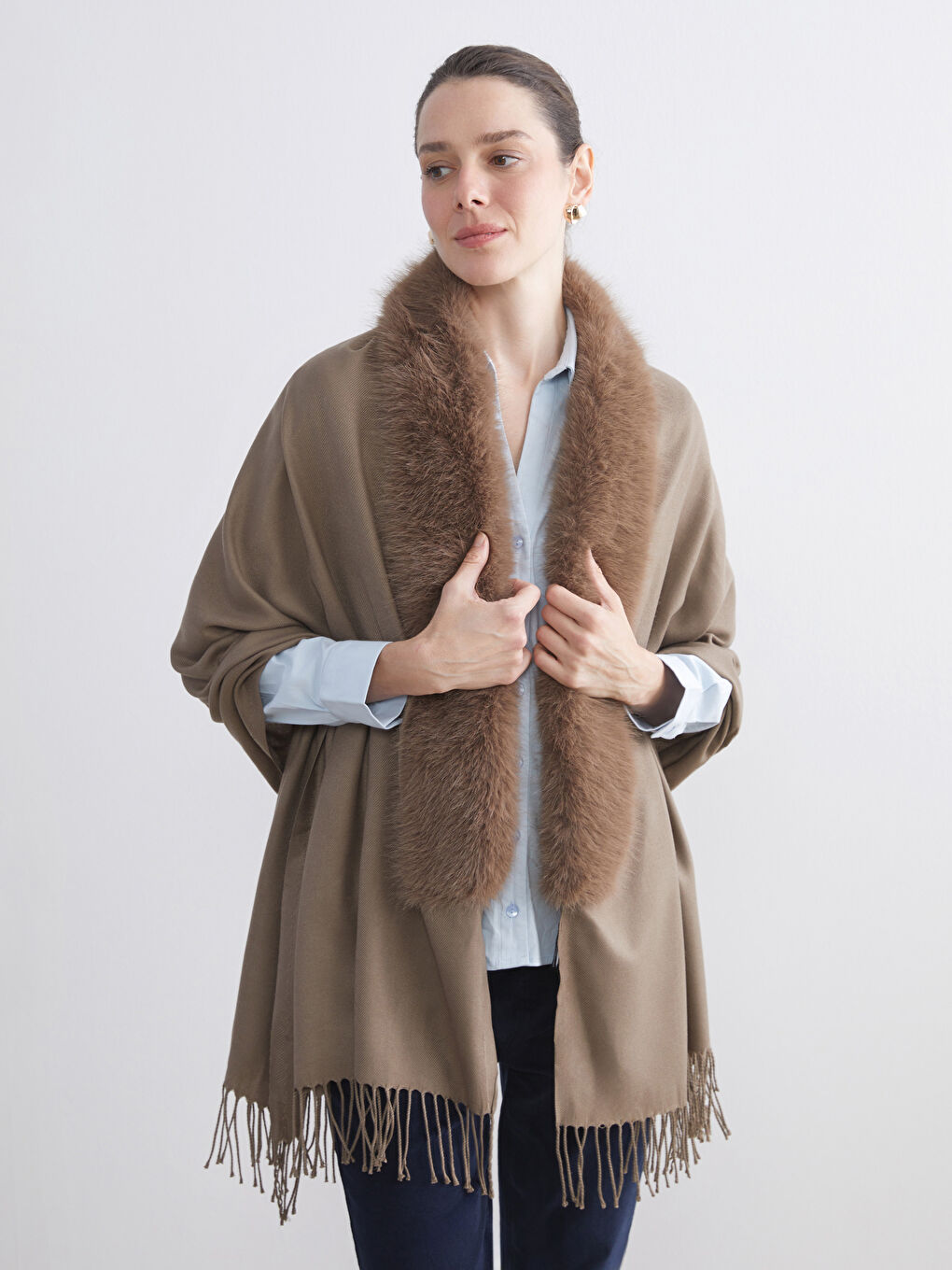 Bej Püsküllü Kadın Şal-1