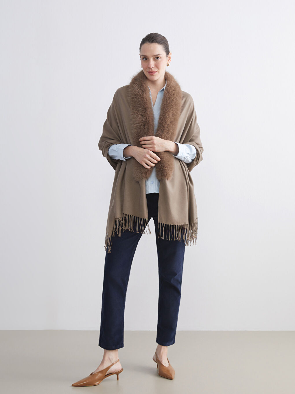 Bej Püsküllü Kadın Şal-2