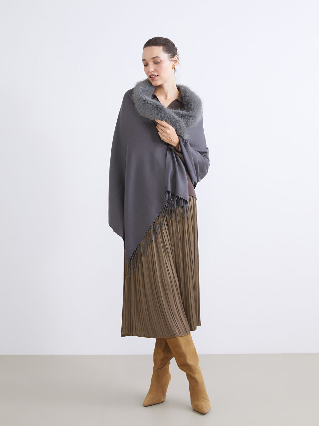 Gri Püsküllü Kadın Şal-2