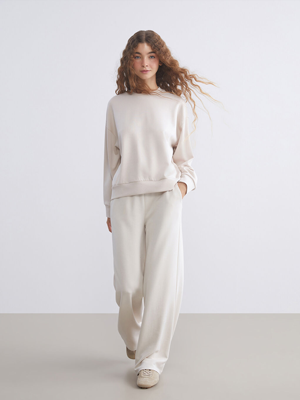 سويت شيرت برقبة دائرية للسيدات-1