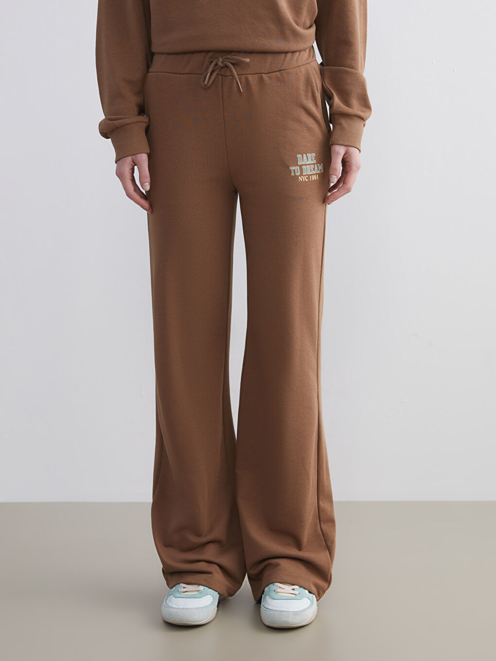 Women's Sweatpants with Elastic Waist-1