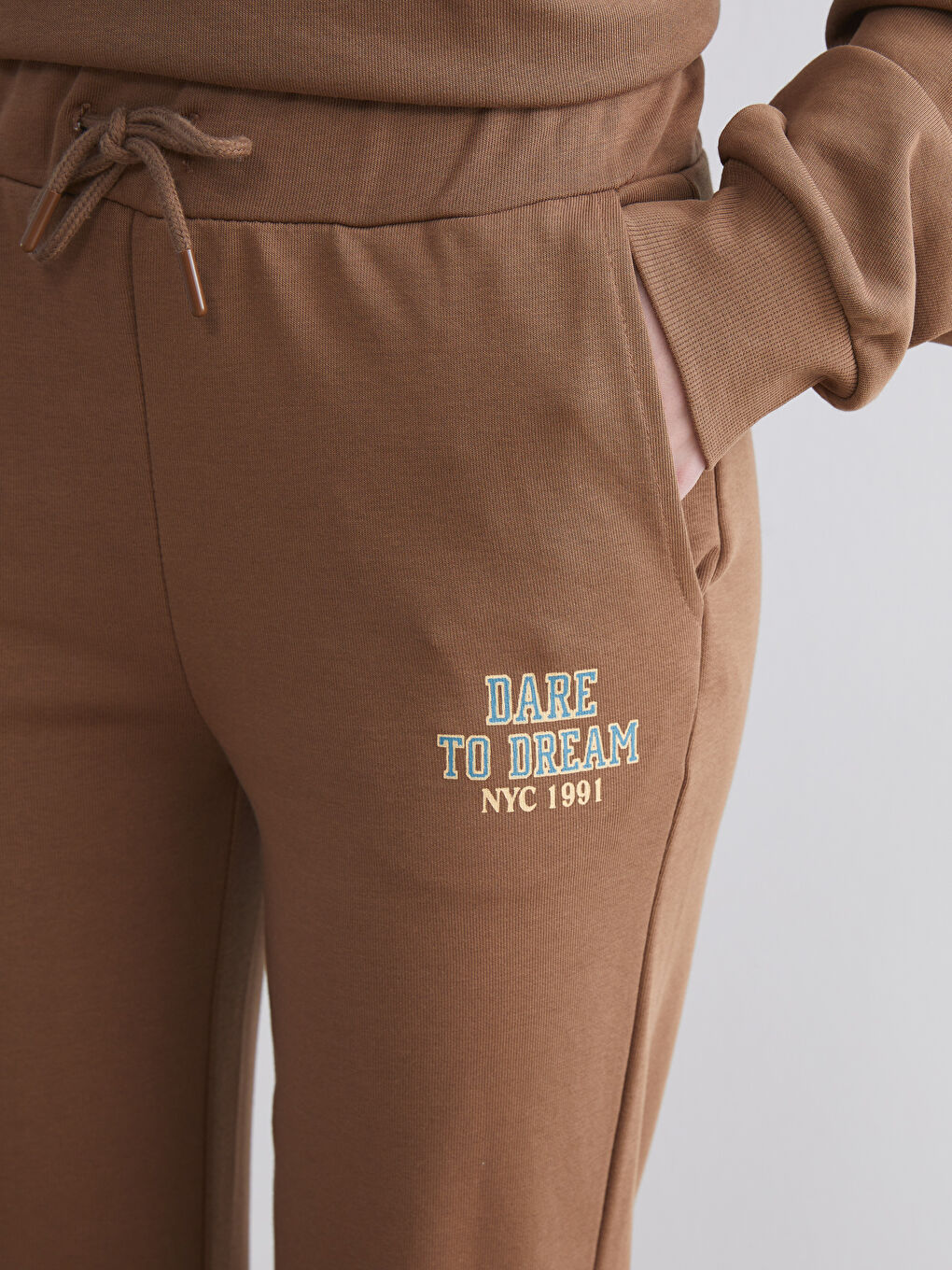 Women's Sweatpants with Elastic Waist-2