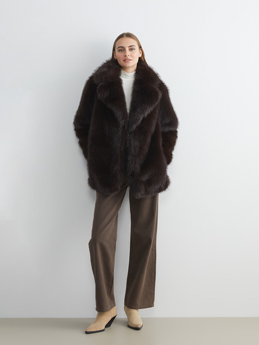 Kahverengi Ceket Yaka Kadın Kürk Mont-3