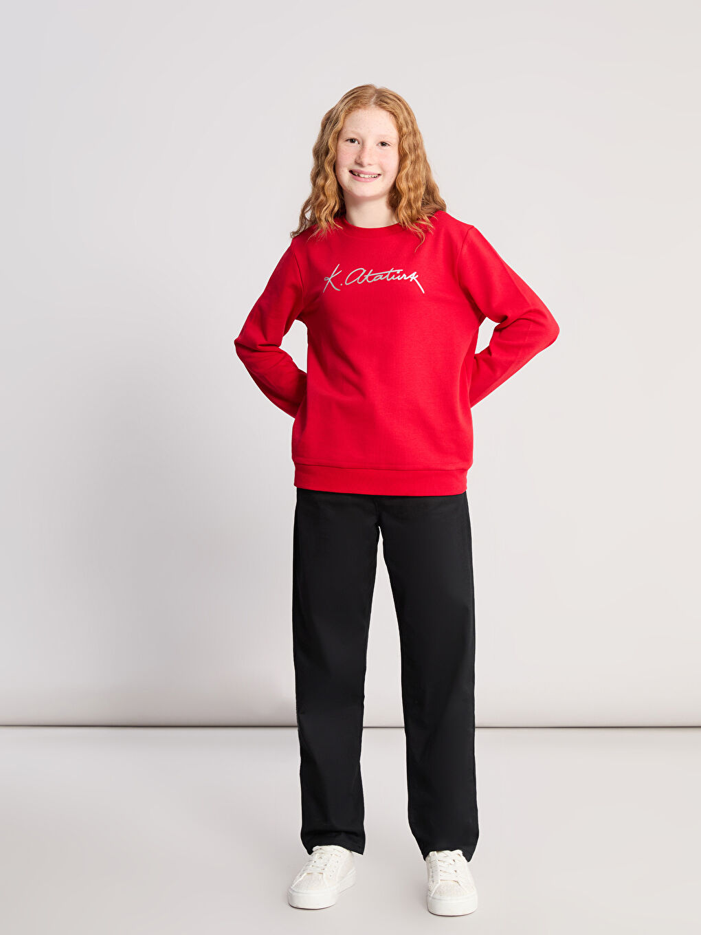 Kırmızı Bisiklet Yaka Atatürk İmza Baskılı Kız Çocuk Sweatshirt-1