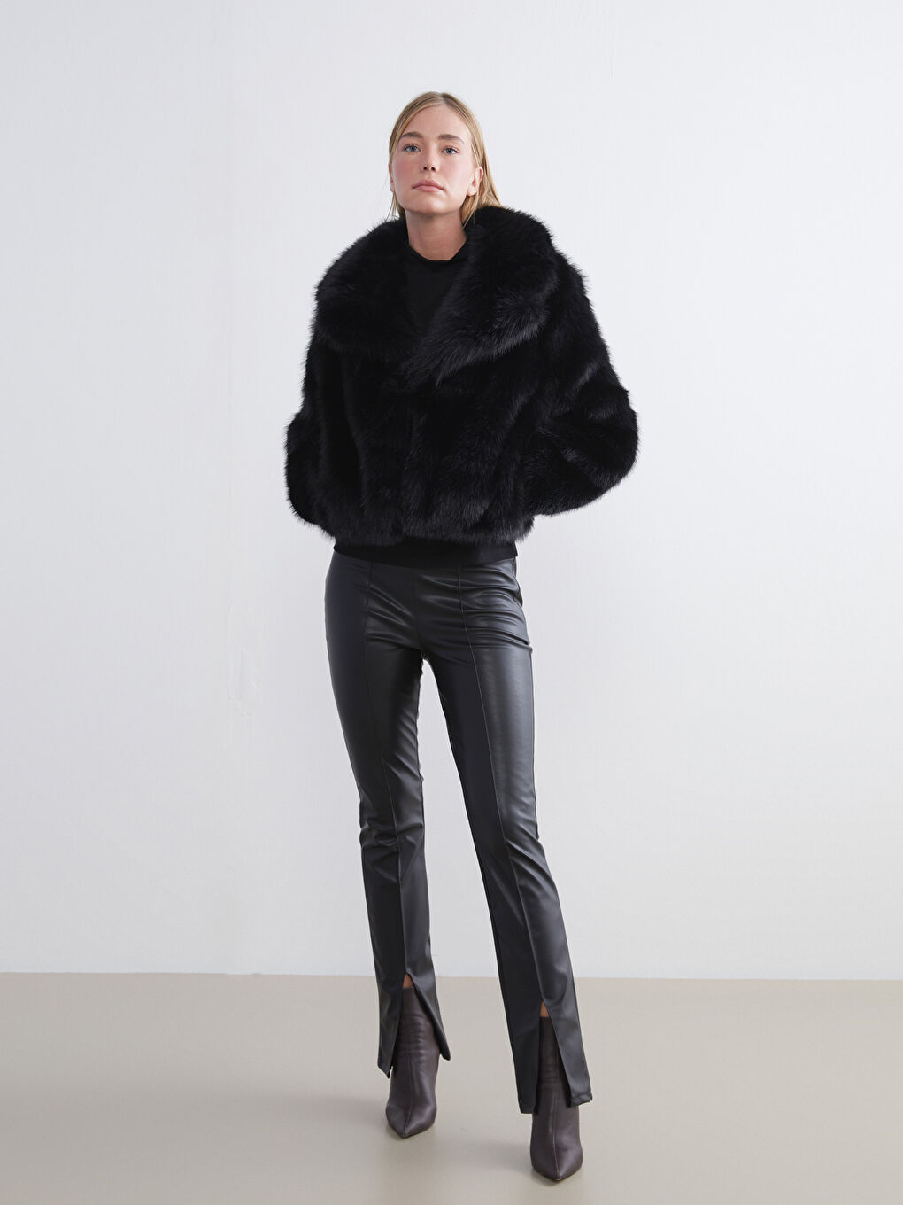 Siyah Ceket Yaka Kadın Kürk Mont-1