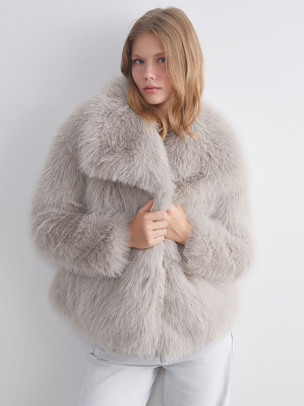 Bej Ceket Yaka Kadın Kürk Mont-2