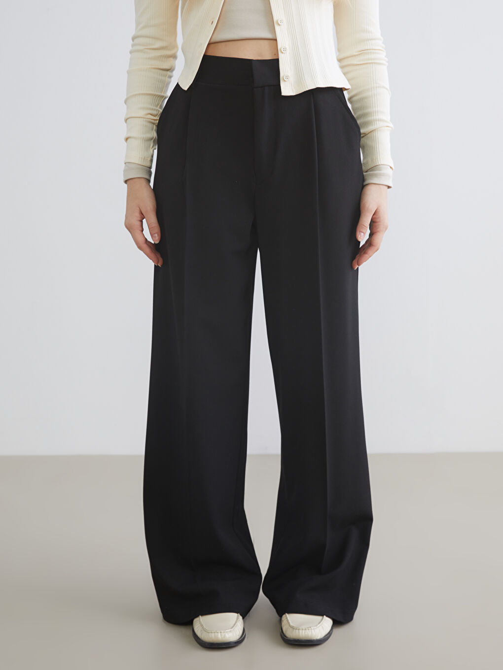 Woman BLACK Trousers-1