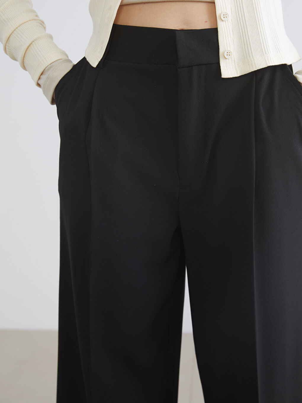 Woman BLACK Trousers-2