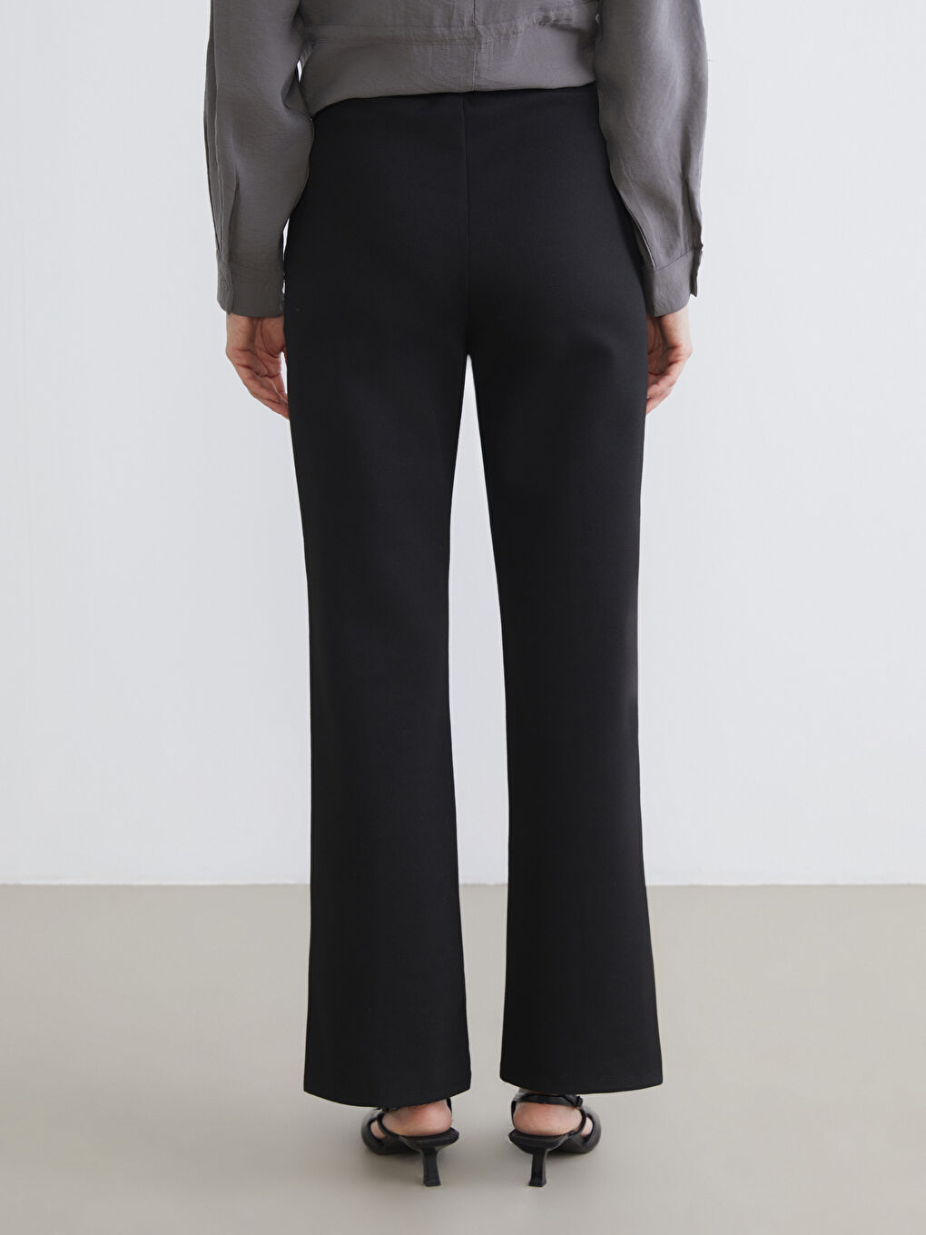 Siyah Dar Fit Geniş Paça Kadın Pantolon-3