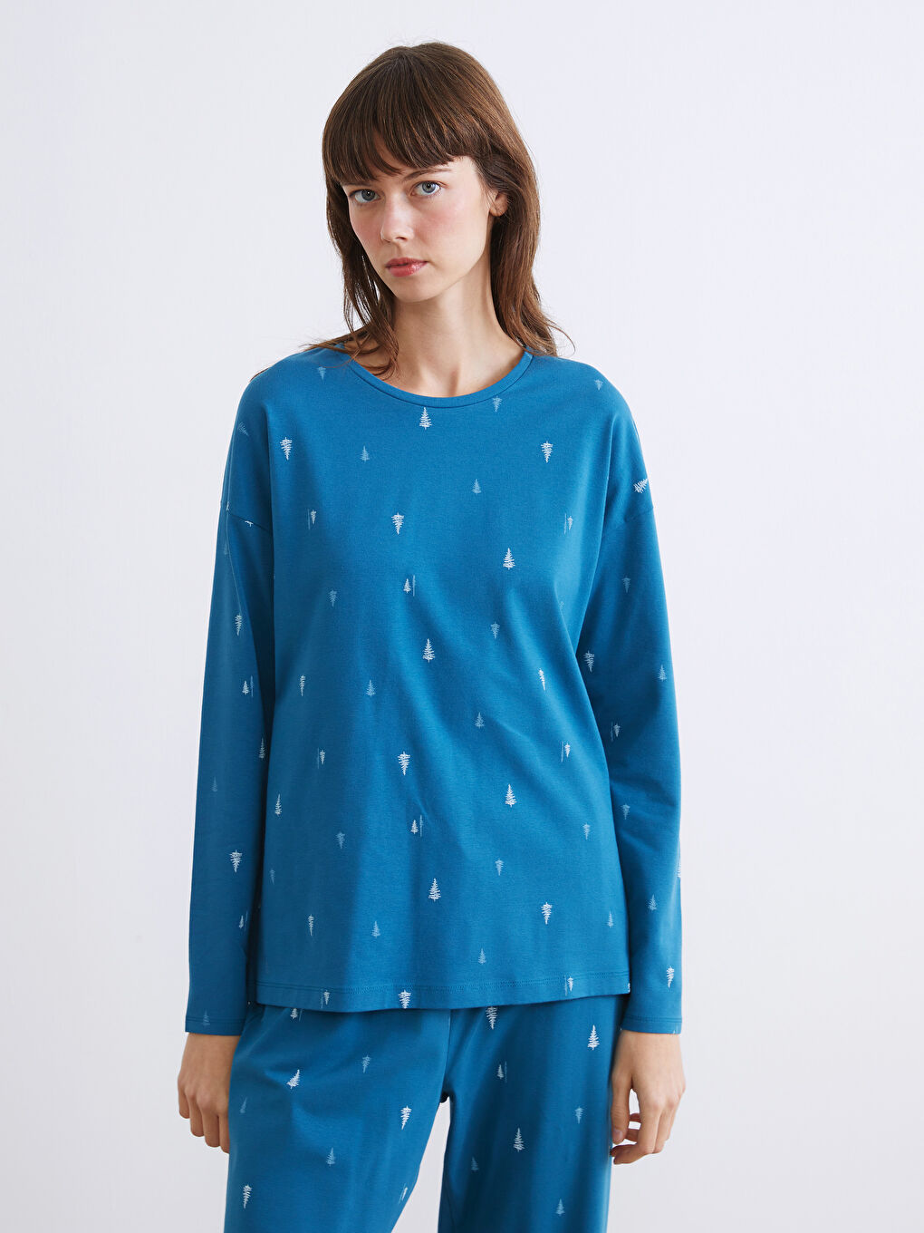 طقم بيجاما نساء موضوع رأس السنة بكول مدور-1